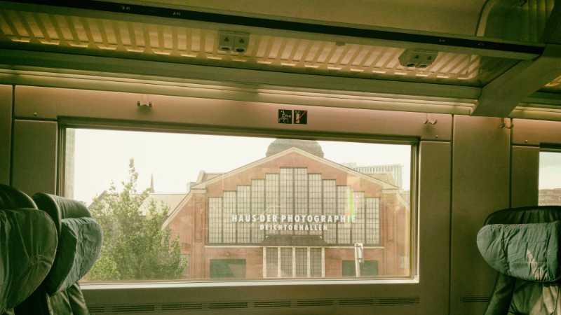 Deichtorhallen aus dem Zug